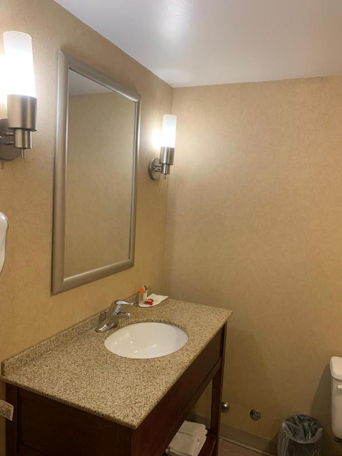 Ramada By Wyndham Niagara Falls/Fallsview Eksteriør billede
