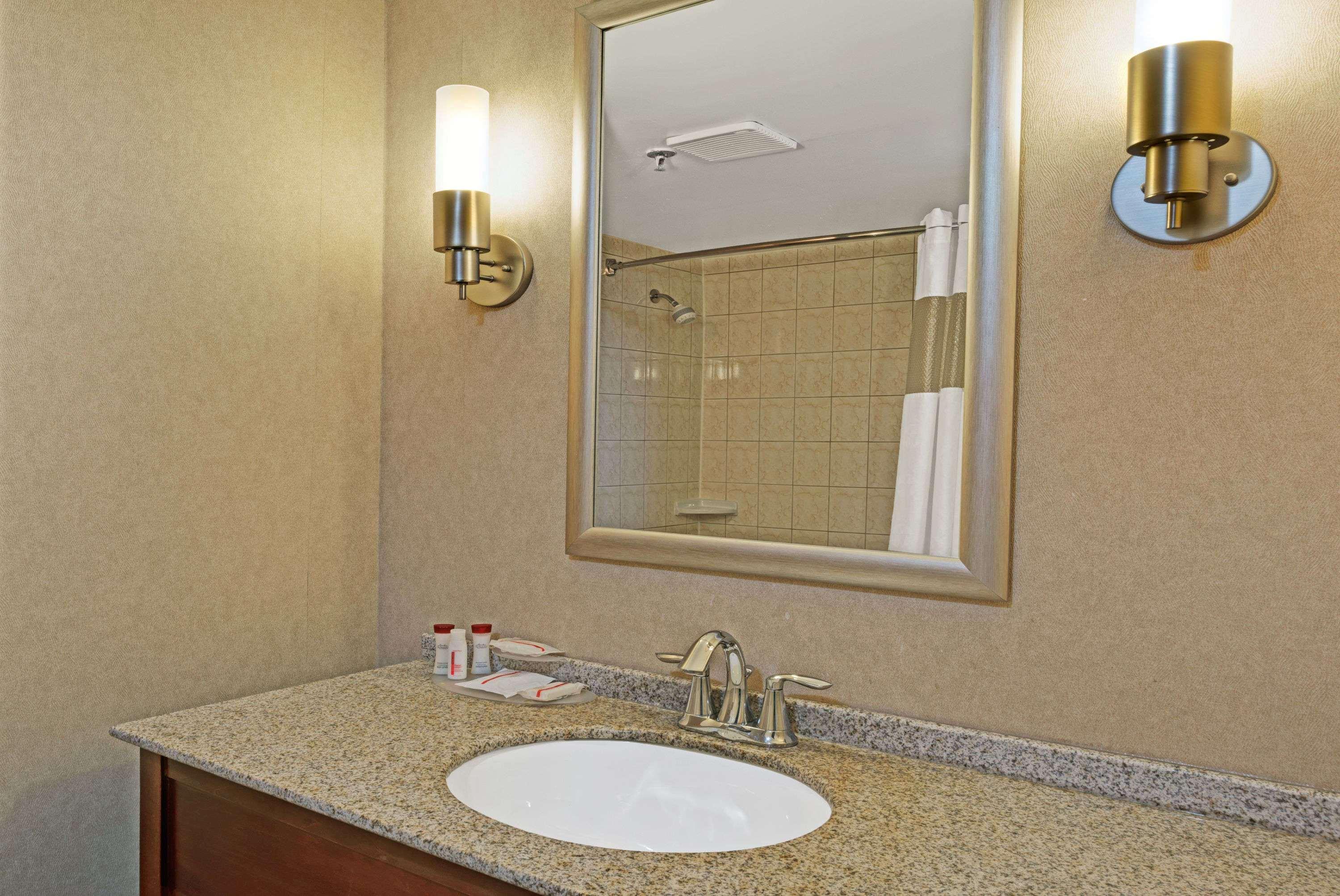 Ramada By Wyndham Niagara Falls/Fallsview Eksteriør billede