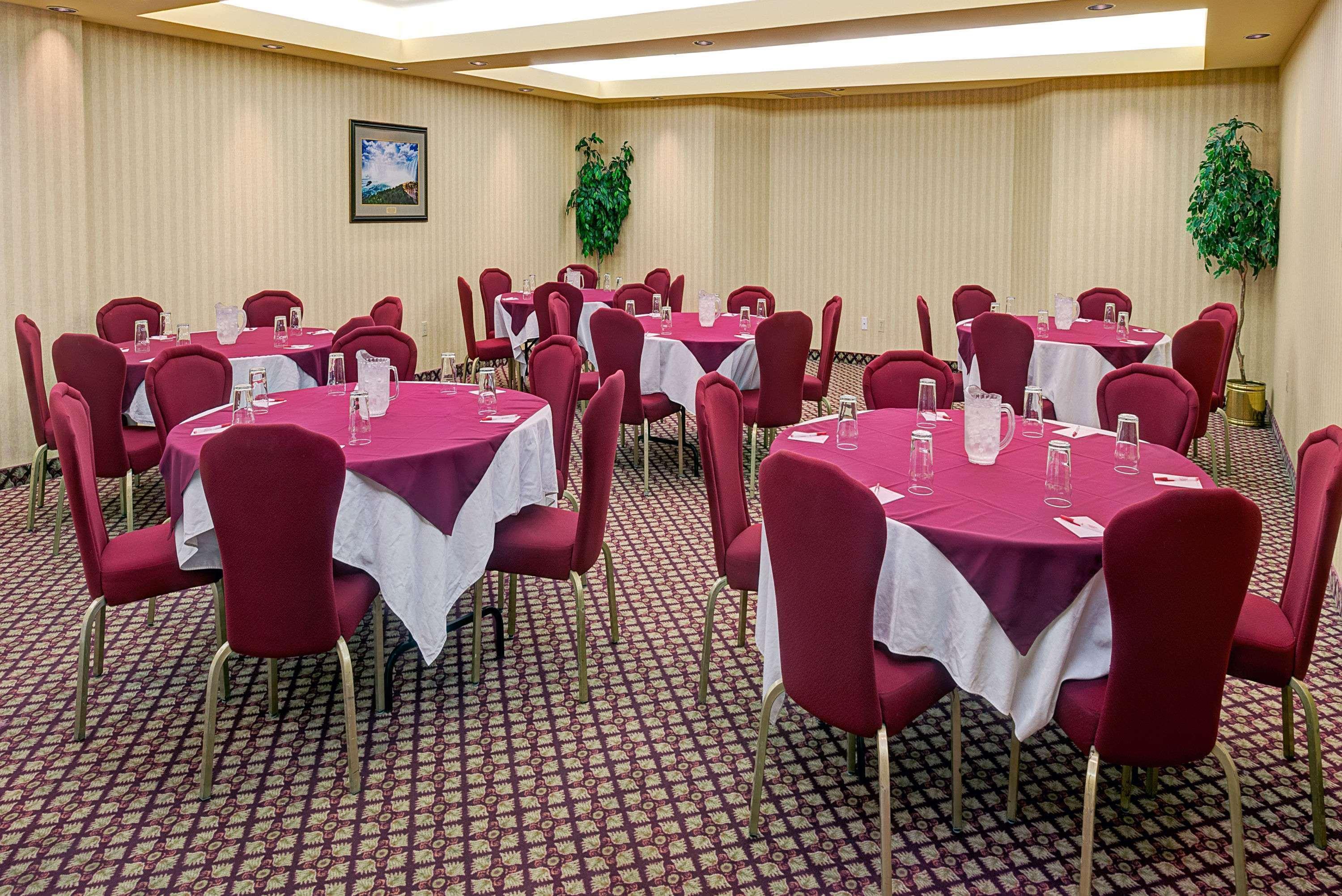 Ramada By Wyndham Niagara Falls/Fallsview Eksteriør billede