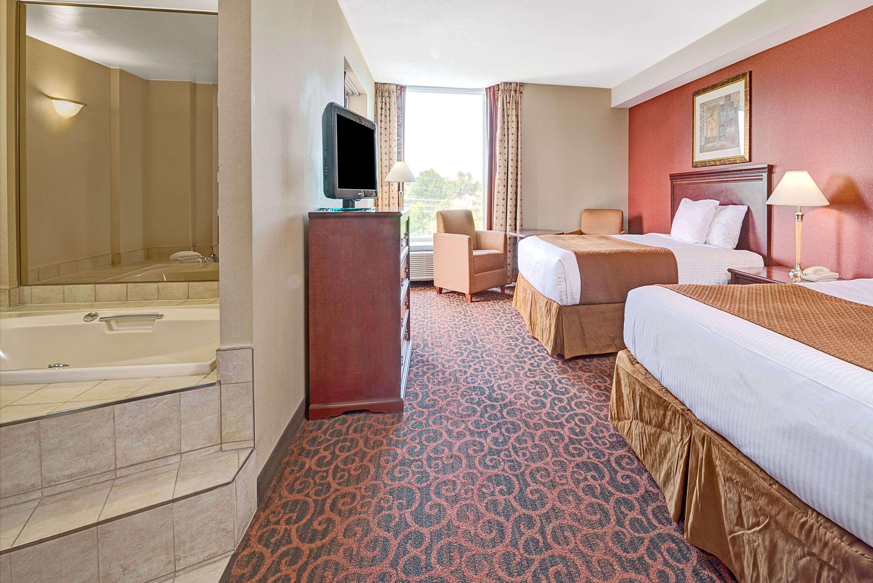 Ramada By Wyndham Niagara Falls/Fallsview Eksteriør billede