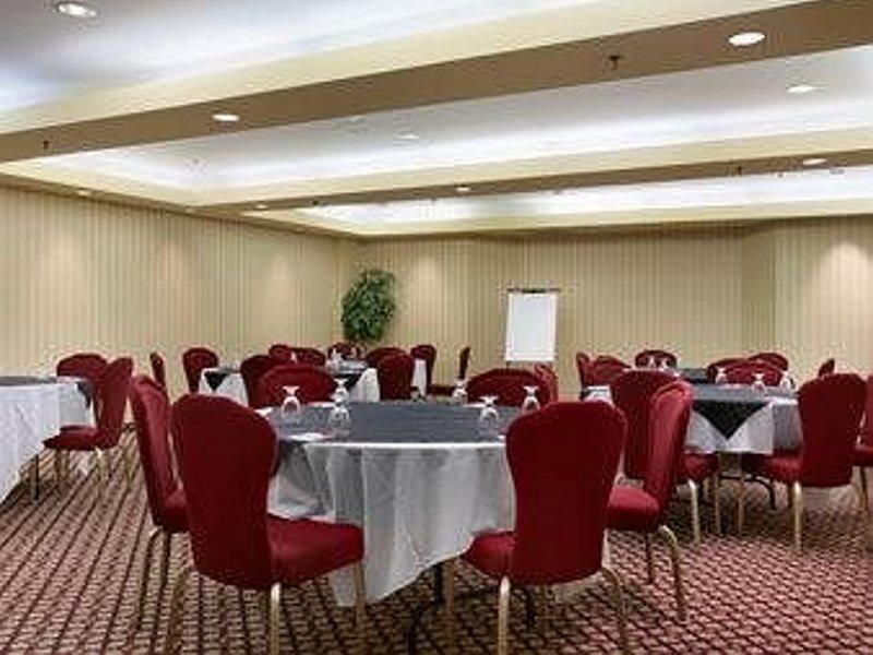 Ramada By Wyndham Niagara Falls/Fallsview Eksteriør billede