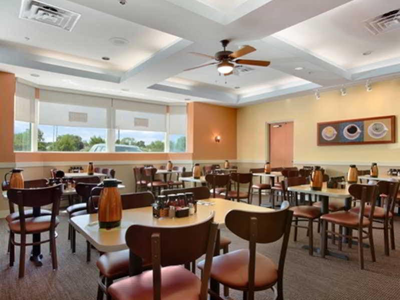Ramada By Wyndham Niagara Falls/Fallsview Eksteriør billede